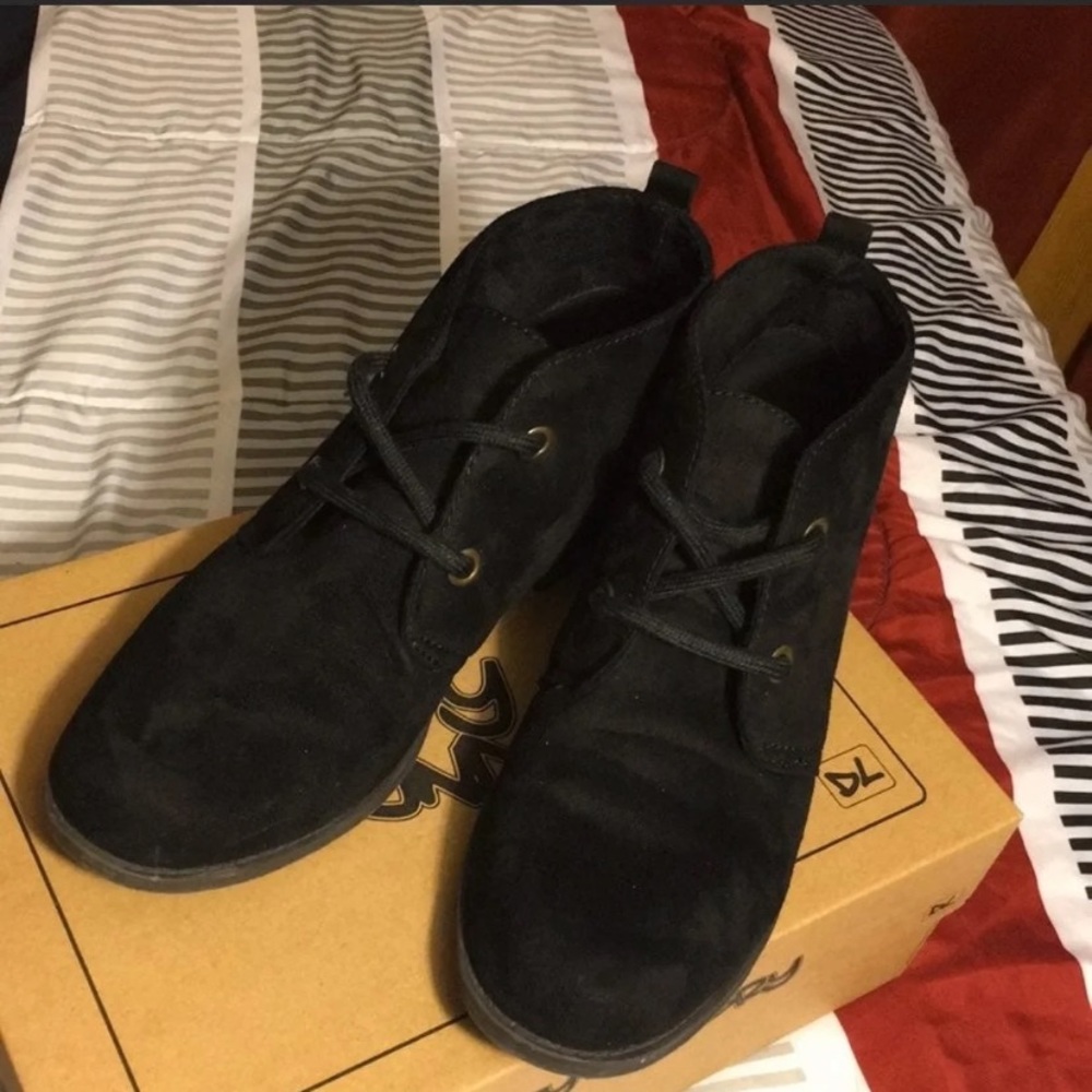 Black Chelsea boot